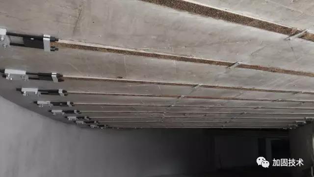 車庫坡道預(yù)應(yīng)力碳板加固工程